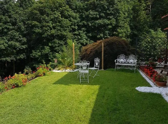 Nel Giardino Di Dafne Lantgård Stresa